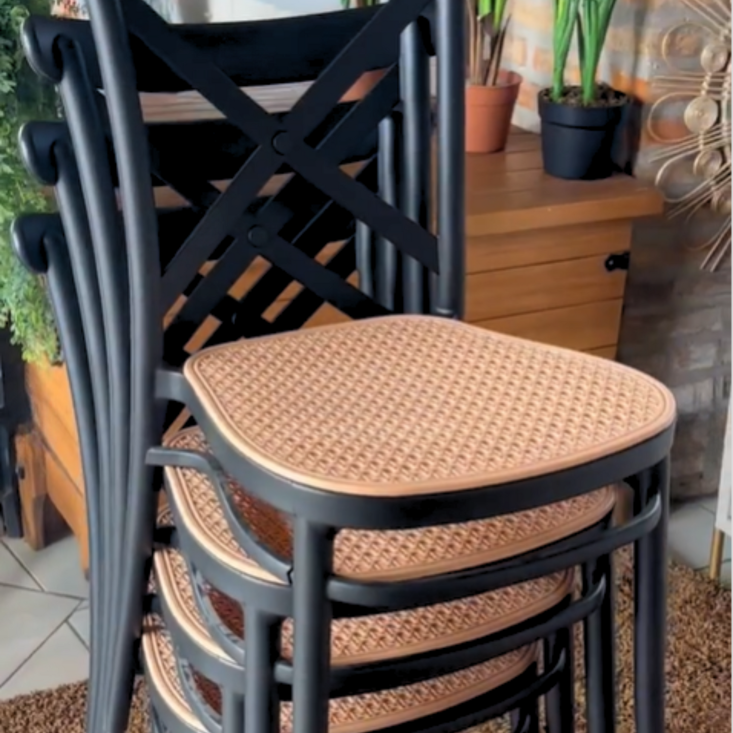 Silla Danubio Top Negra - Polipropileno Apilable